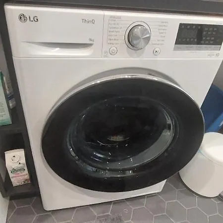 아파트 Peaceful And Furnished 80m2 3-room With Free Parking *