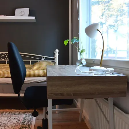 Huoneisto Peaceful And Furnished 80m2 3-room With Free Parking