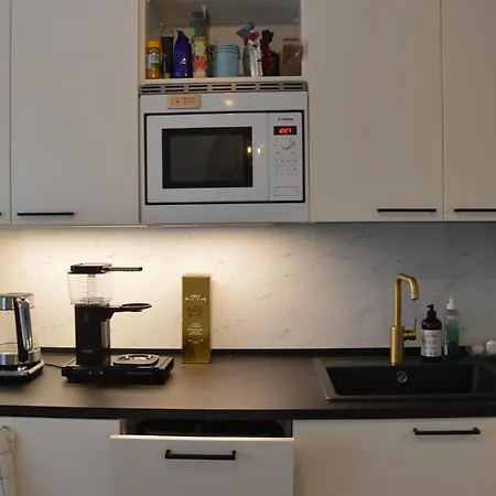 Peaceful And Furnished 80m2 3-room With Free Parking 투르쿠