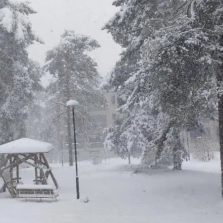 Peaceful And Furnished 80m2 3-room With Free Parking 아파트