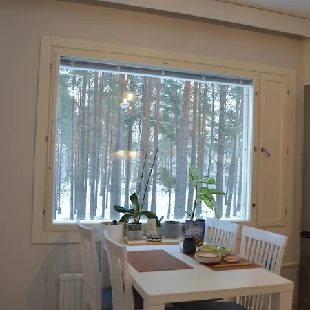 Huoneisto Peaceful And Furnished 80m2 3-room With Free Parking
