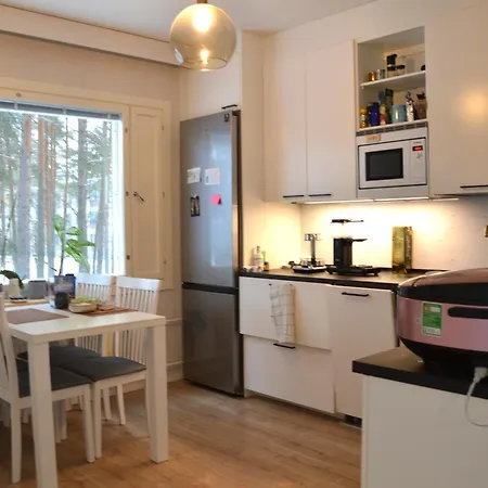 Huoneisto Peaceful And Furnished 80m2 3-room With Free Parking *